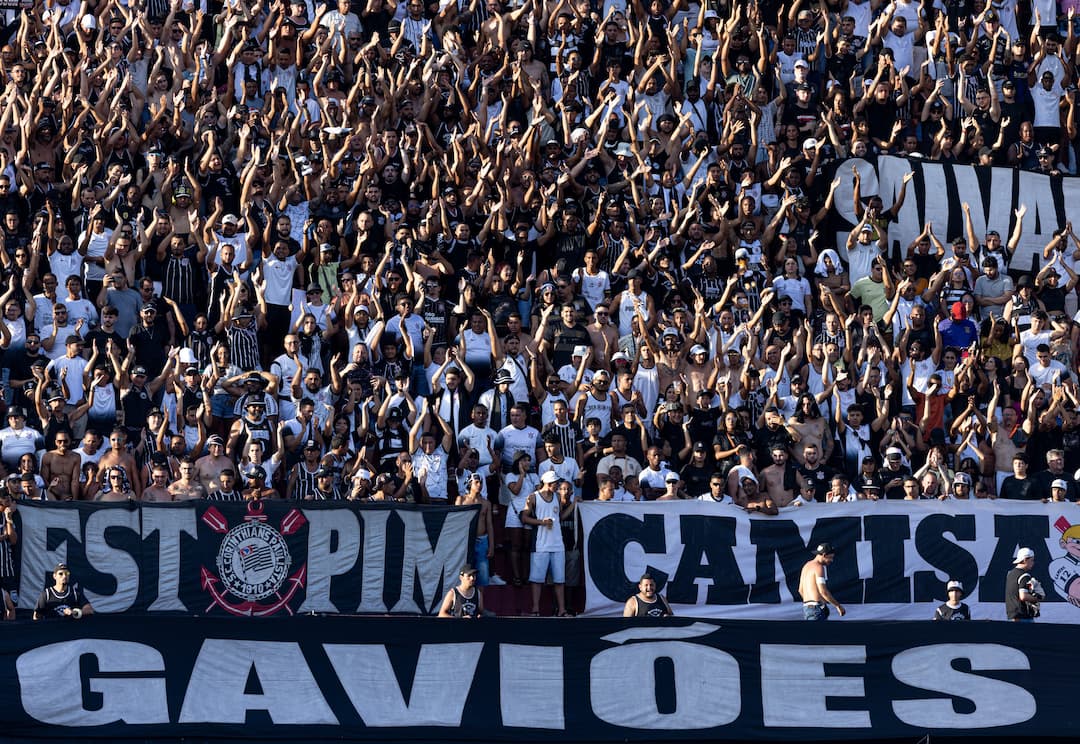 Deixou o Flamengo de mãos abanando e assinou com o Corinthians