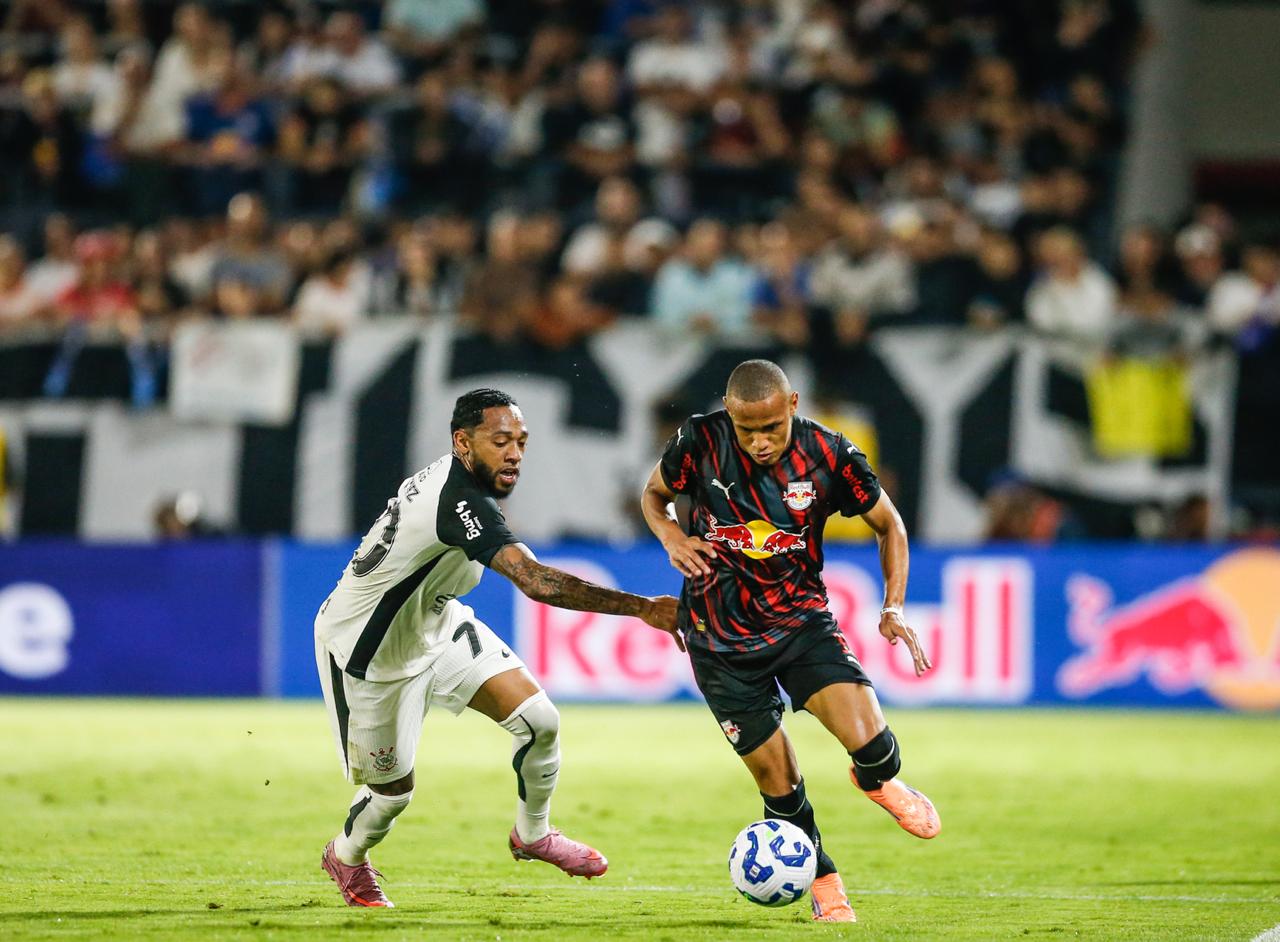 Com dois expulsos, Corinthians sofre gol no fim e perde para o Red Bull ...