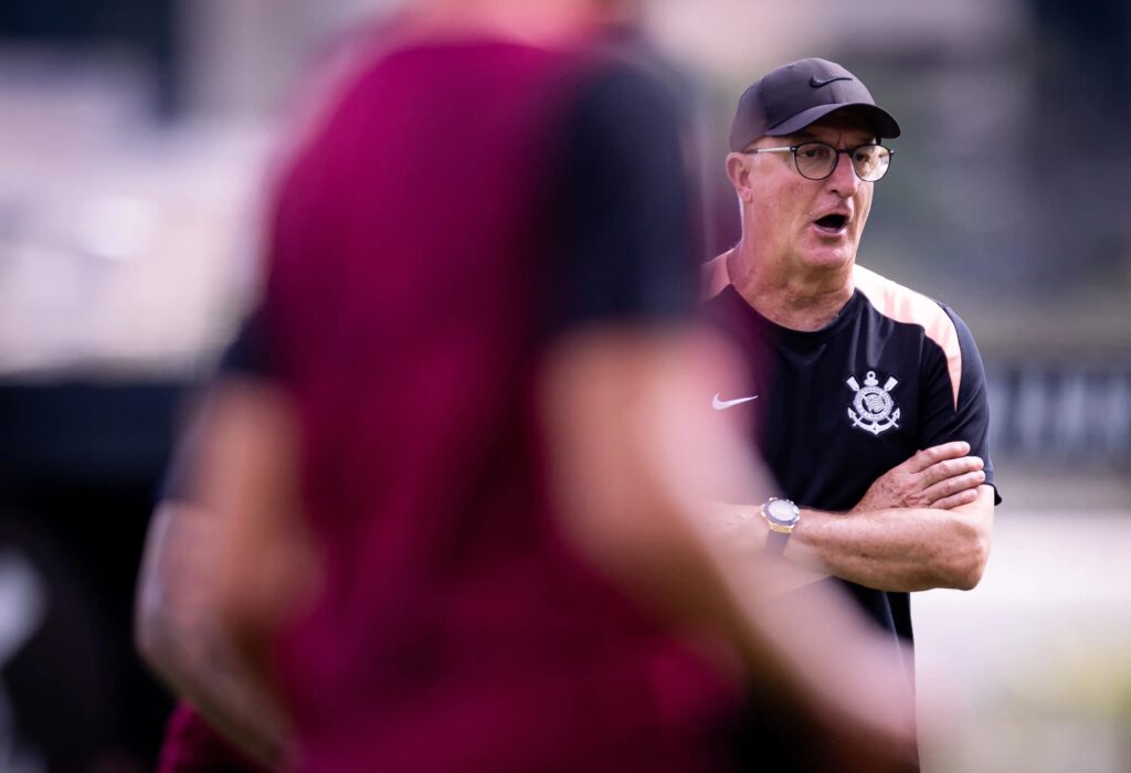 Corinthians oferece defensor do elenco de Dorival Jr ao Santos